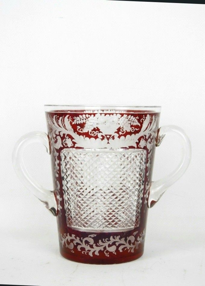 Vase à  deux anses verrerie  de Bohème 