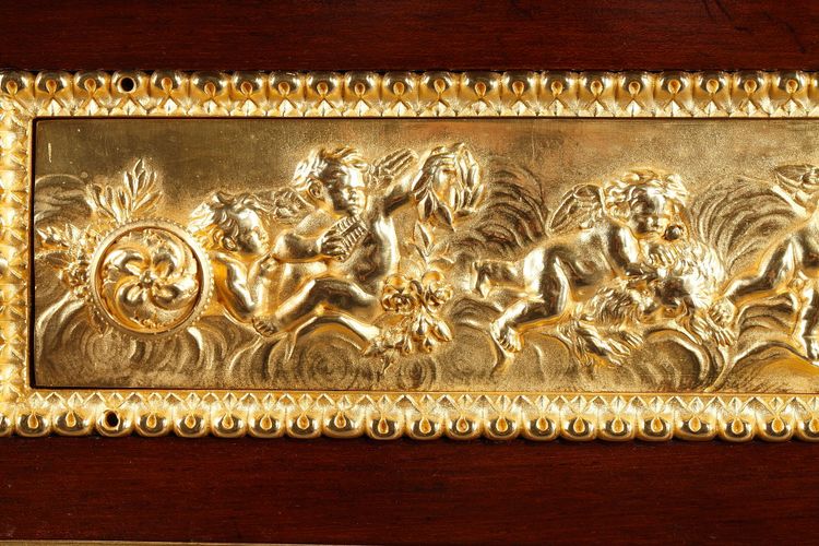 Secrétaire à cylindre d'après un modèle de Riesener attribué à la Maison Beurdeley