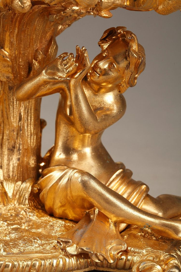 Jardinière ancienne en porcelaine et bronze doré à décor de couples galants