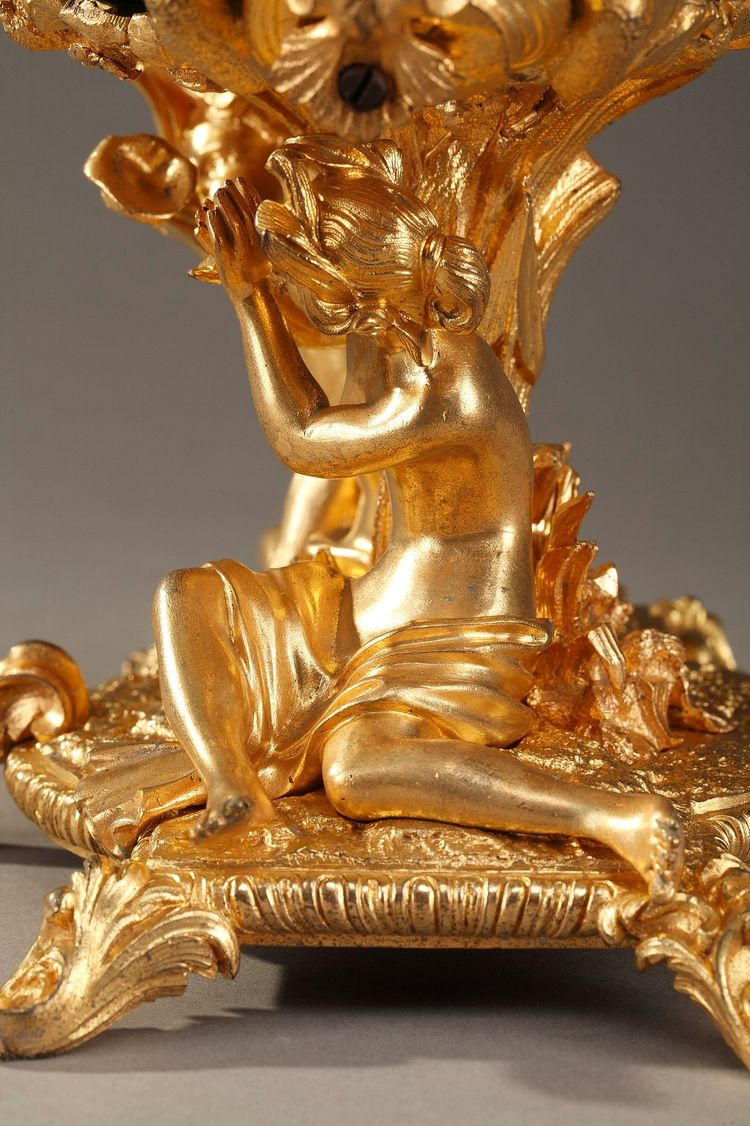 Jardinière ancienne en porcelaine et bronze doré à décor de couples galants