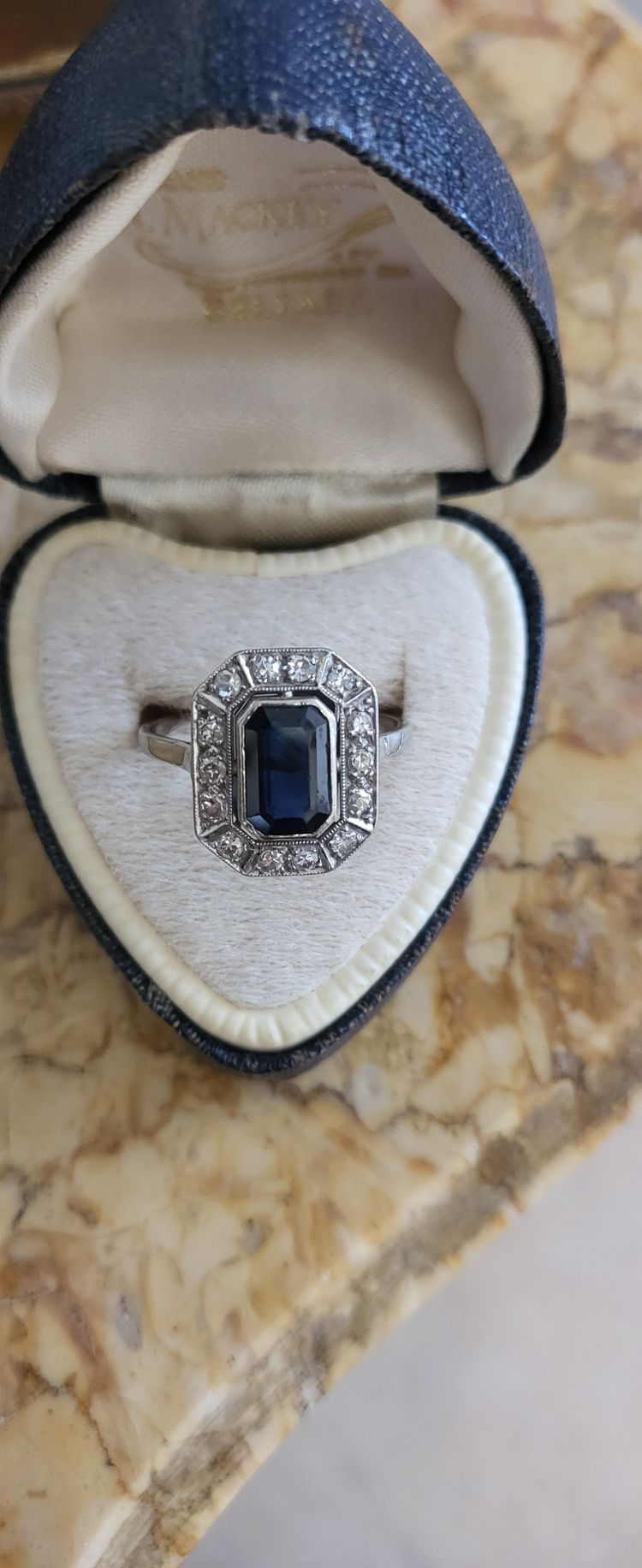 Platinum ring set with a blue sapphire and surrounded by Art Deco diamonds