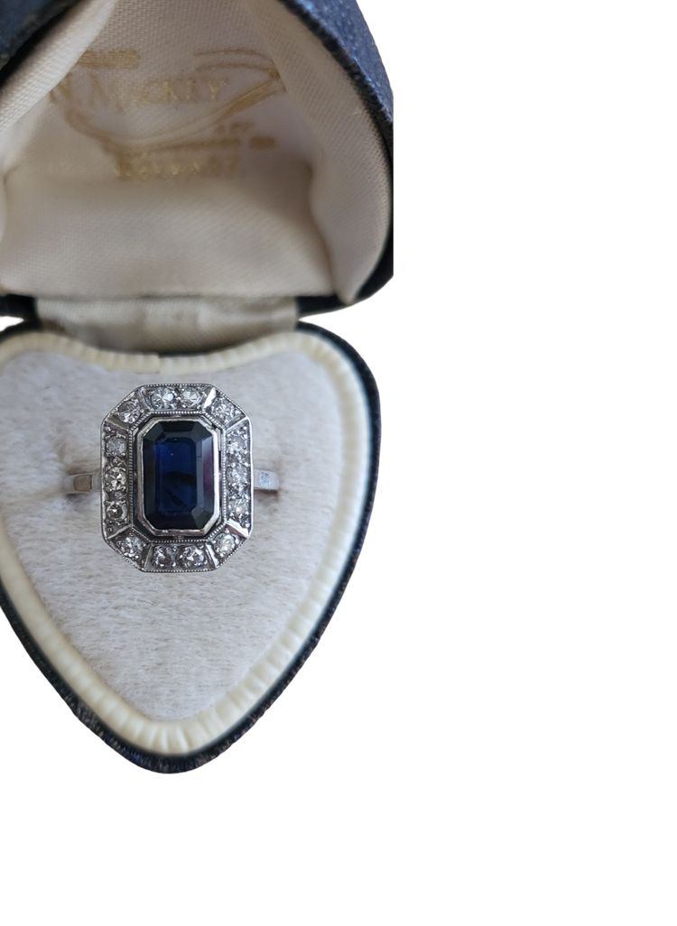 Platinum ring set with a blue sapphire and surrounded by Art Deco diamonds