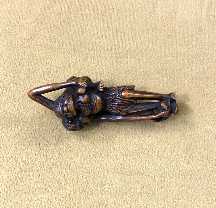 JAPON ancien netsuke en buis figurant ASHINAGA TENAGA