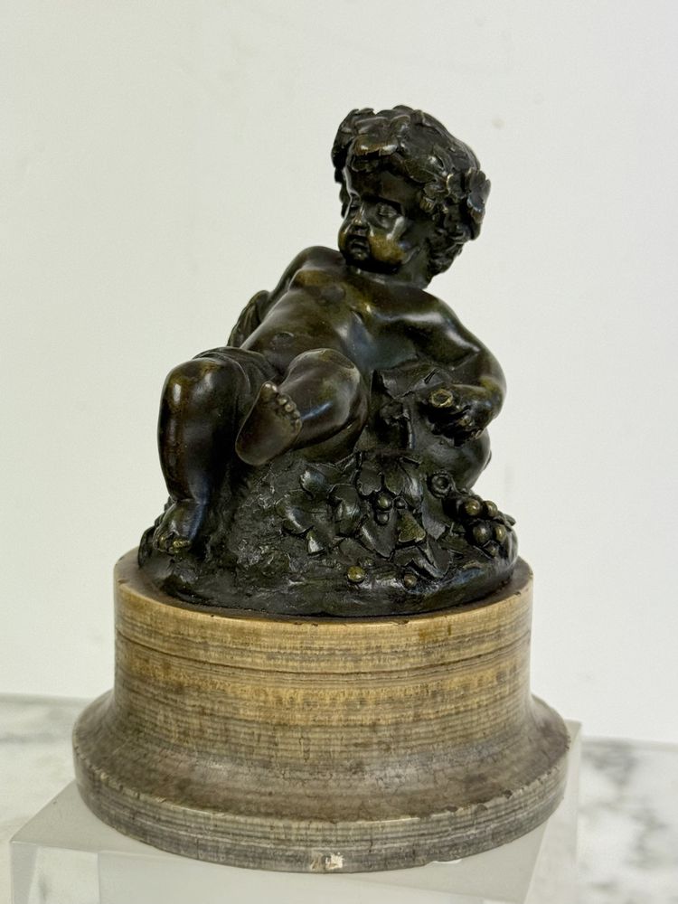 PUTTI EN BRONZE PATINÉ REPOSANT SUR UN SOCLES EN MARBRE EPOQUE 18 /19e