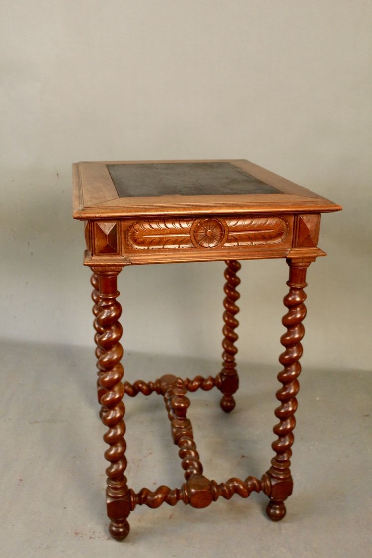 Desserte Louis XIII à pieds tournés