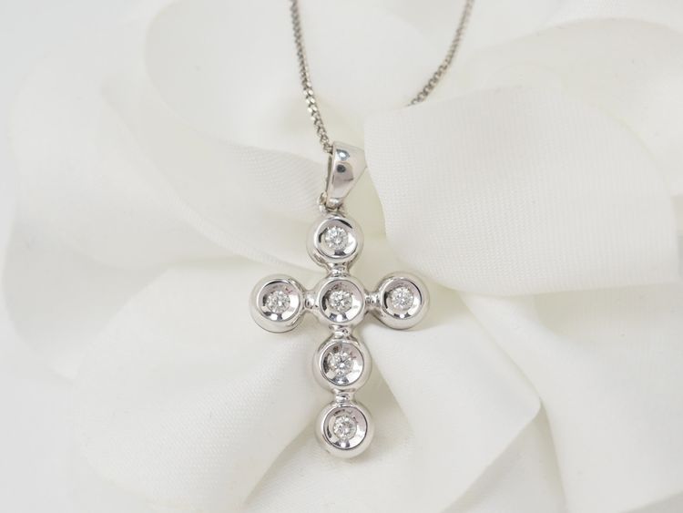 Halskette mit Kreuzanhänger aus Weißgold und Diamanten