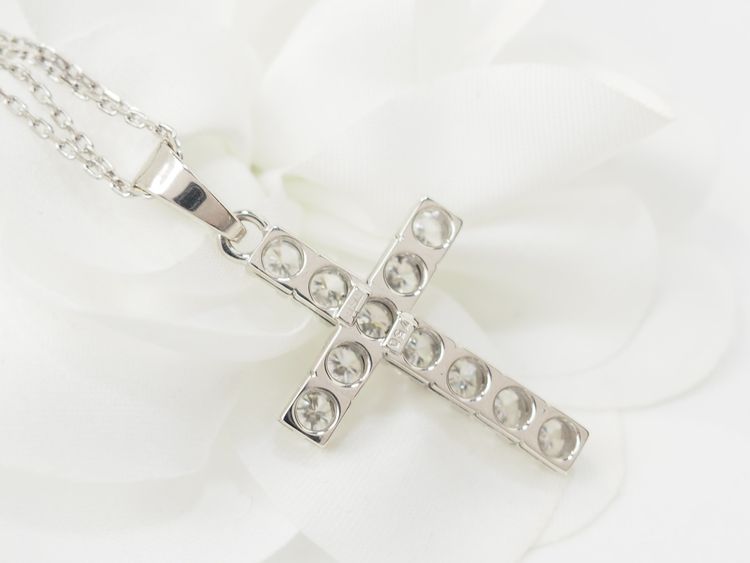 Collana Vintage Cross in oro bianco e diamanti