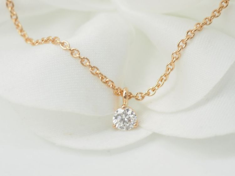 collier solitaire en or rose et diamant