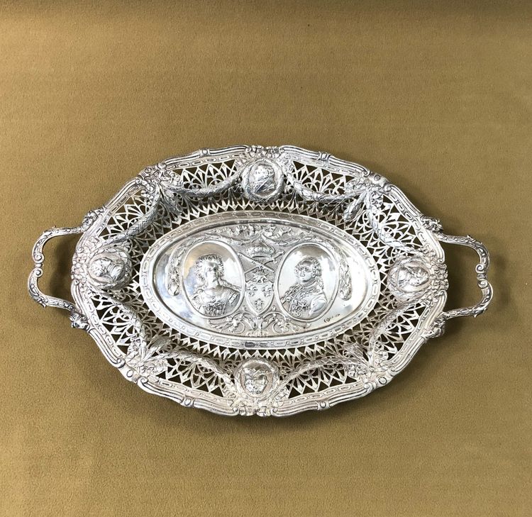 Solid silver basket featuring the royal portraits of Marie-Antoinette and Louis XVI
