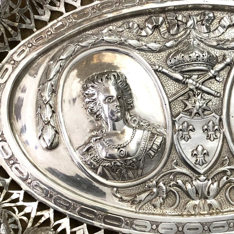 Solid silver basket featuring the royal portraits of Marie-Antoinette and Louis XVI