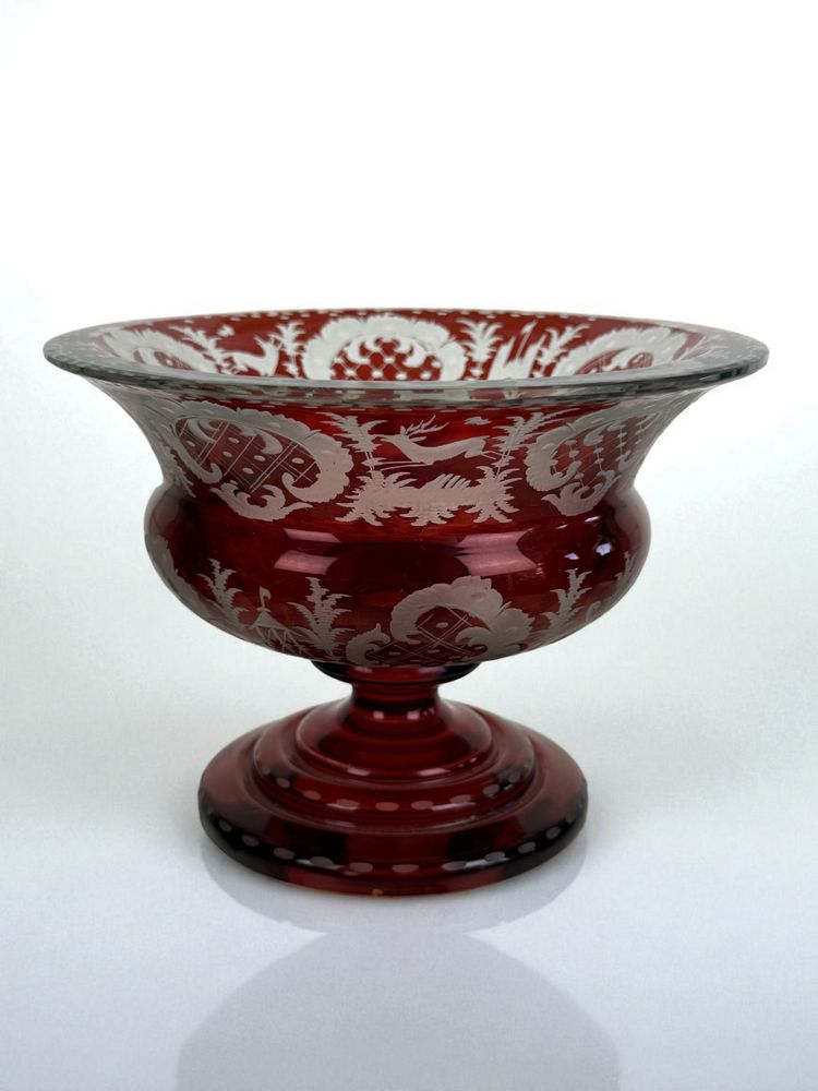 20th CENTURY ROUND CUP IN RED BOHEME CRYSTAL WITH DECORATION OF DEER AND FIREWORKS