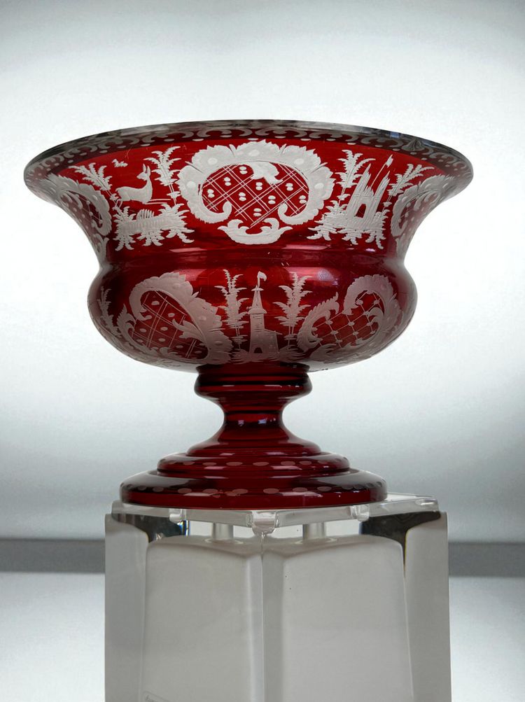 20th CENTURY ROUND CUP IN RED BOHEME CRYSTAL WITH DECORATION OF DEER AND FIREWORKS