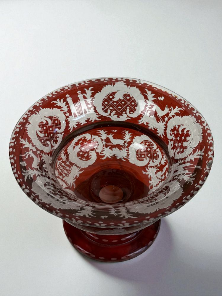 20th CENTURY ROUND CUP IN RED BOHEME CRYSTAL WITH DECORATION OF DEER AND FIREWORKS