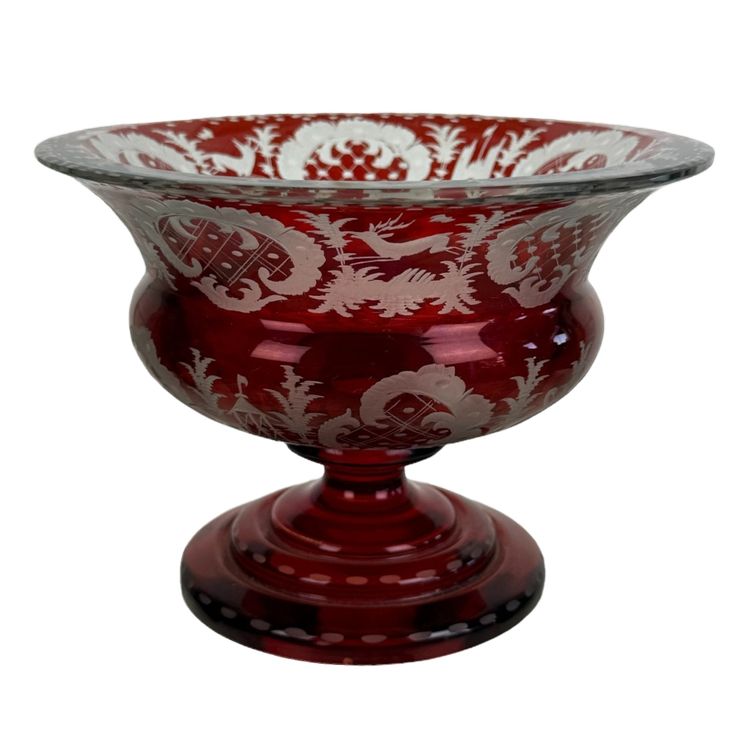 20th CENTURY ROUND CUP IN RED BOHEME CRYSTAL WITH DECORATION OF DEER AND FIREWORKS