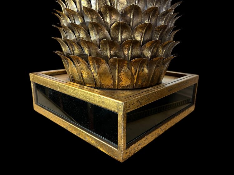 PINEAPPLE-SHAPED LAMP. IN THE "JANSEN 70'S" STYLE IN GILDED METAL