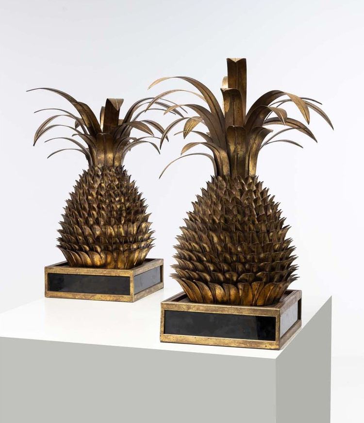 PINEAPPLE-SHAPED LAMP. IN THE "JANSEN 70'S" STYLE IN GILDED METAL
