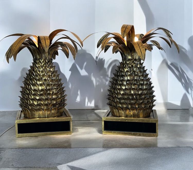 PINEAPPLE-SHAPED LAMP. IN THE "JANSEN 70'S" STYLE IN GILDED METAL