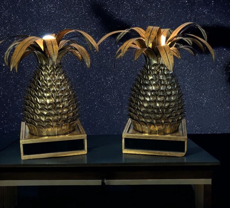 PINEAPPLE-SHAPED LAMP. IN THE "JANSEN 70'S" STYLE IN GILDED METAL
