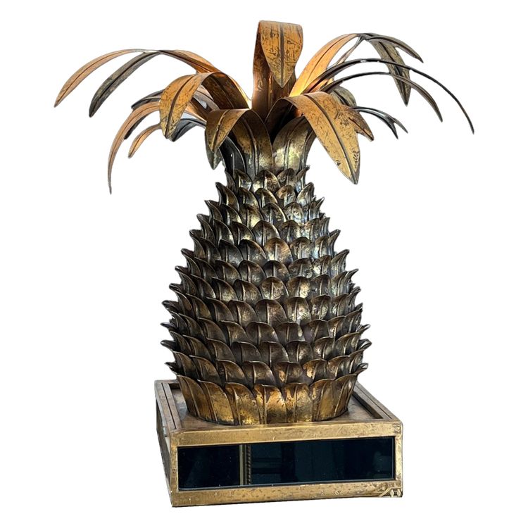 PINEAPPLE-SHAPED LAMP. IN THE "JANSEN 70'S" STYLE IN GILDED METAL