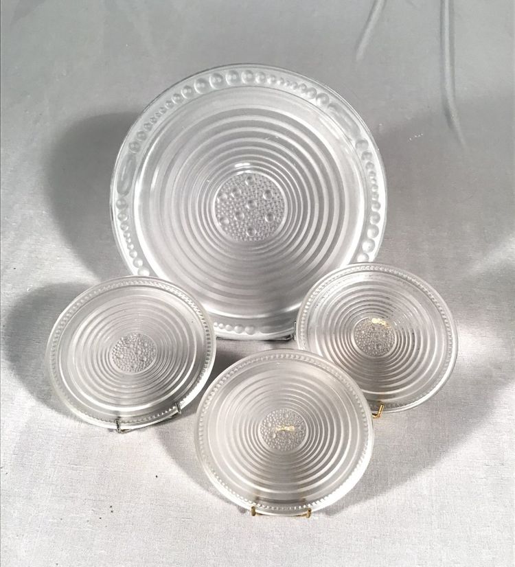1 Dessous De Plat And 3 Dessous De Bouteilles En Verre Dans Le Goût De "verlys", 20th century