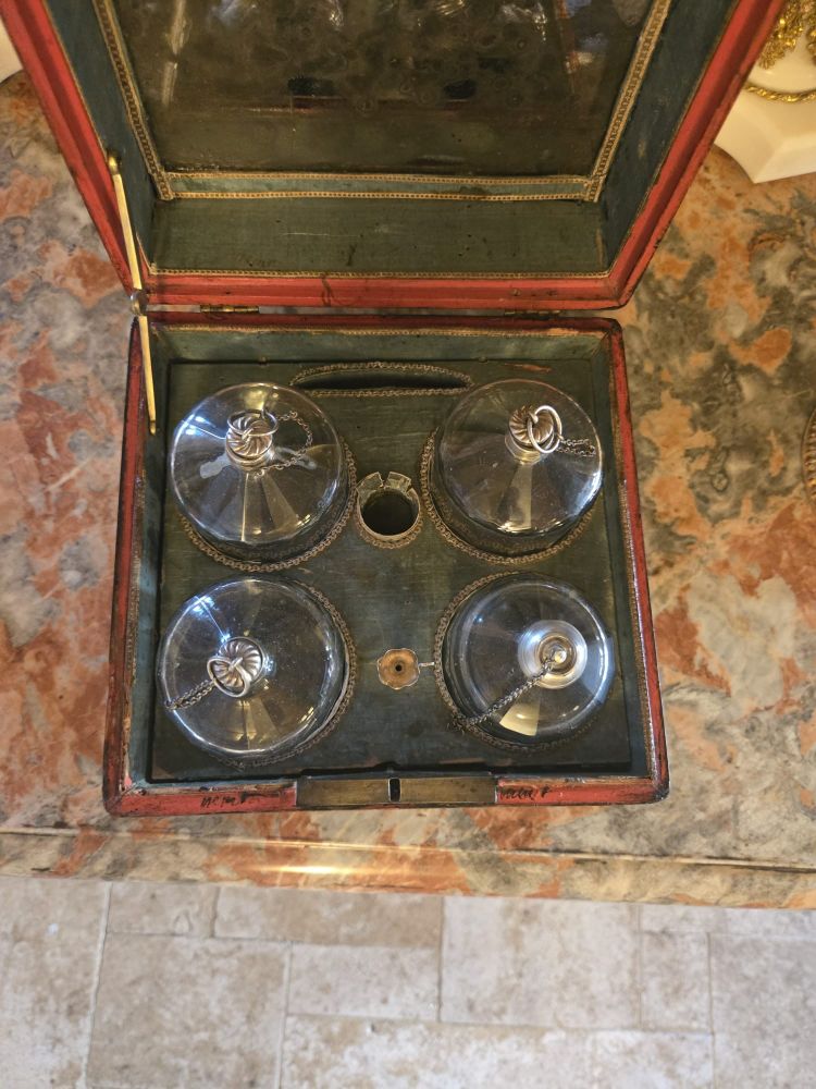 Nécessaire à senteurs en vernis Martin - Paris, Louis XV period, circa 1750.