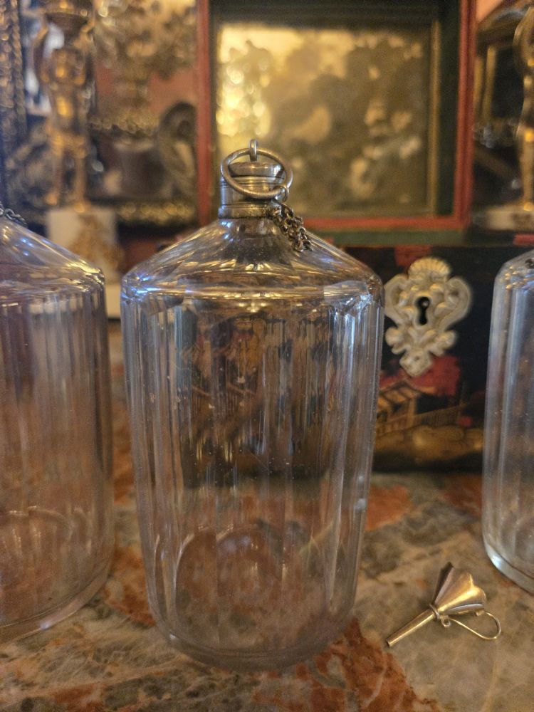 Nécessaire à senteurs en vernis Martin - Paris, Louis XV period, circa 1750.