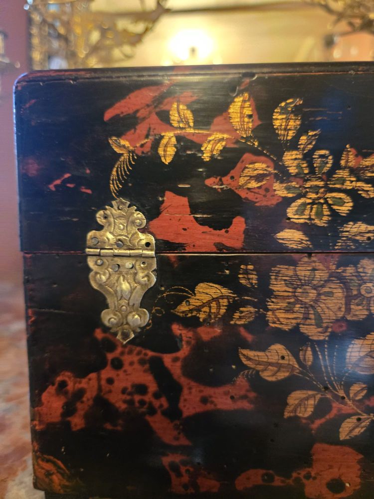 Nécessaire à senteurs en vernis Martin - Paris, Louis XV period, circa 1750.