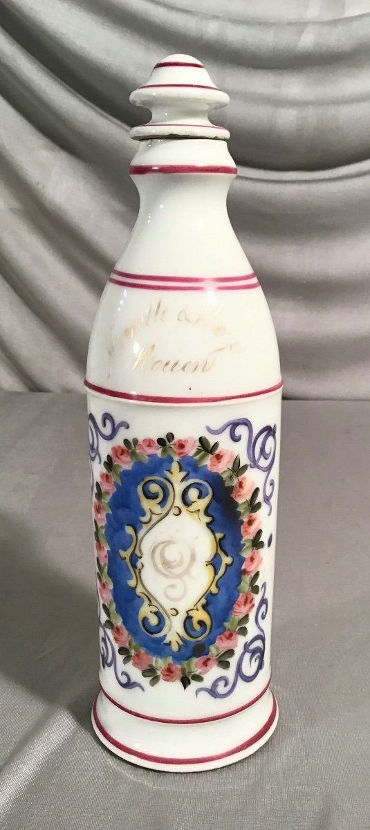 Bottiglia da liquore in porcellana, Rouen, inizio XX secolo