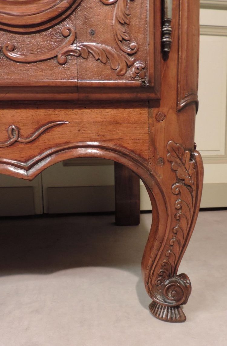 Credenza in noce lionese, fine XVIII inizio XIX secolo