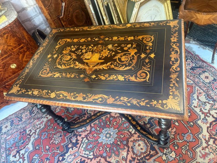 TISCH LOUIS XIV IM HOLLÄNDISCHEN STIL