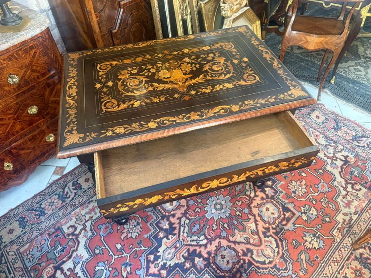 TISCH LOUIS XIV IM HOLLÄNDISCHEN STIL