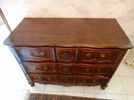 Chest of drawers. Provence. France. 18th century. Louis XV. 18 jhd. 18th century