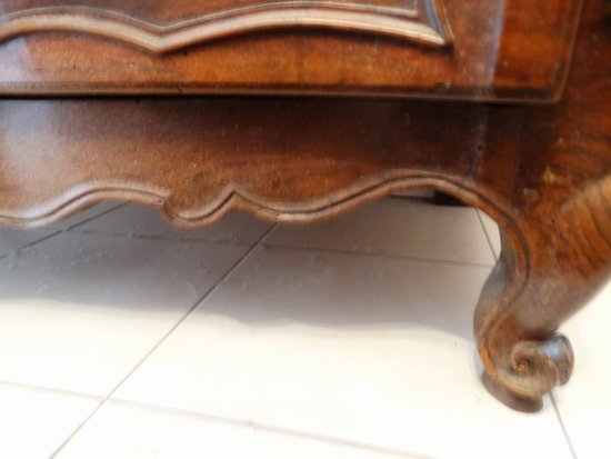 Chest of drawers. Provence. France. 18th century. Louis XV. 18 jhd. 18th century