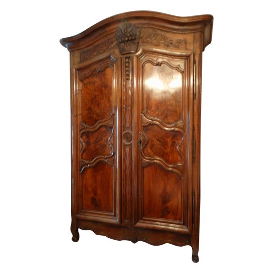  Castle cabinet in walnut from Lyon. France. 18th century. Louis XV. 18jhd. 18th