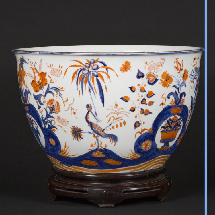 Japanese-style porcelain basin and its base, 19th century