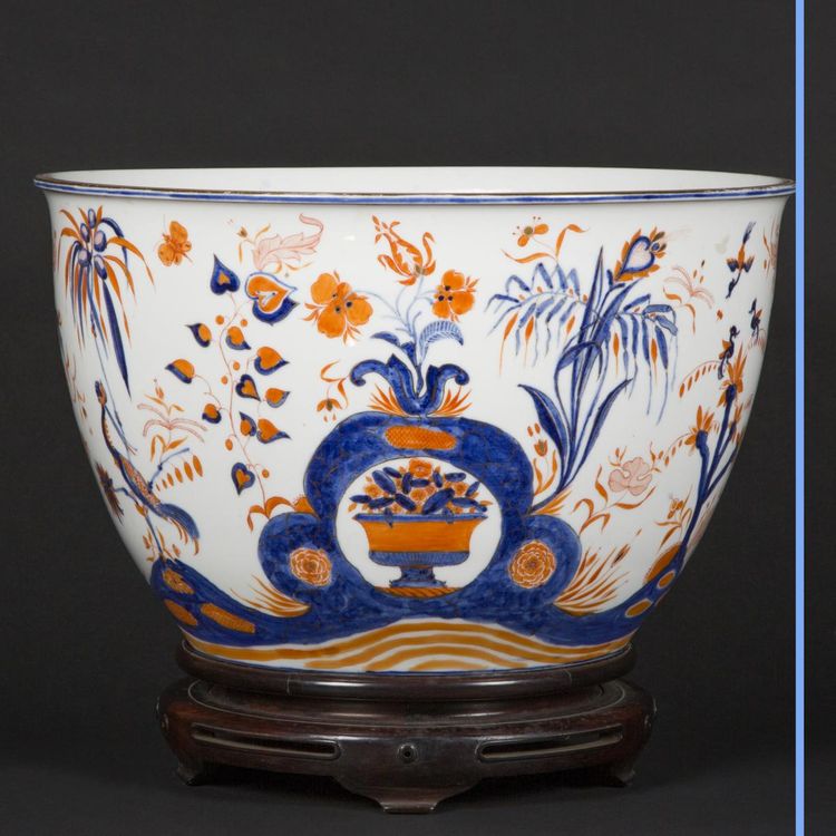Japanese-style porcelain basin and its base, 19th century