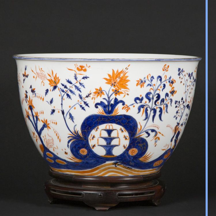Japanese-style porcelain basin and its base, 19th century