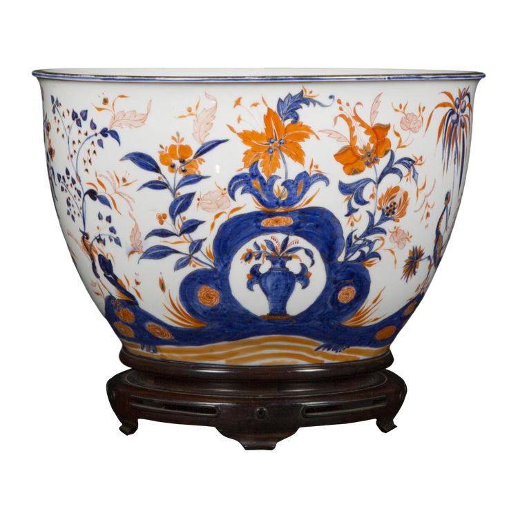 Japanese-style porcelain basin and its base, 19th century