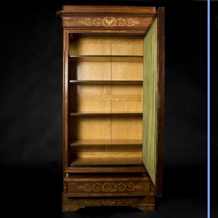 Camera da letto in stile Carlo X con intarsi in legno pregiato, XIX secolo