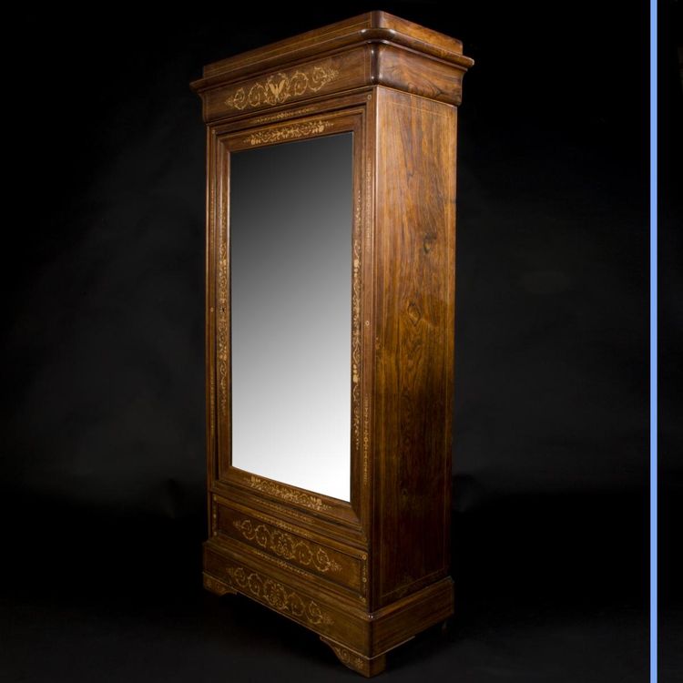 Camera da letto in stile Carlo X con intarsi in legno pregiato, XIX secolo
