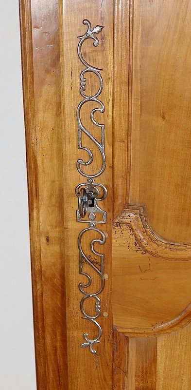 Seltener regionaler Eierbecher aus blondem Kirschbaumholz, Louis XV - Anfang XIX.