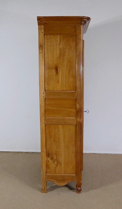 Seltener regionaler Eierbecher aus blondem Kirschbaumholz, Louis XV - Anfang XIX.