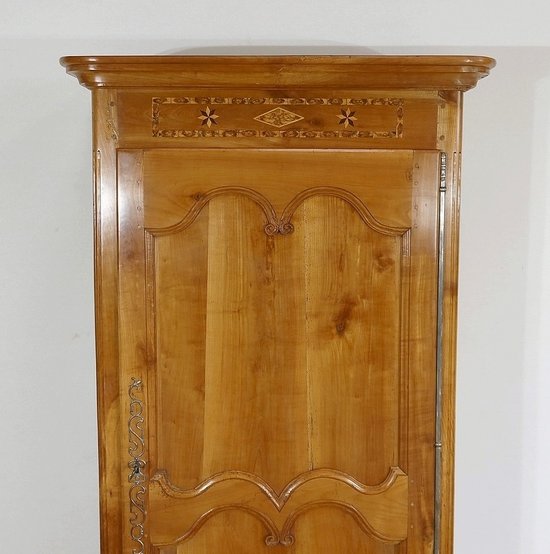 Seltener regionaler Eierbecher aus blondem Kirschbaumholz, Louis XV - Anfang XIX.