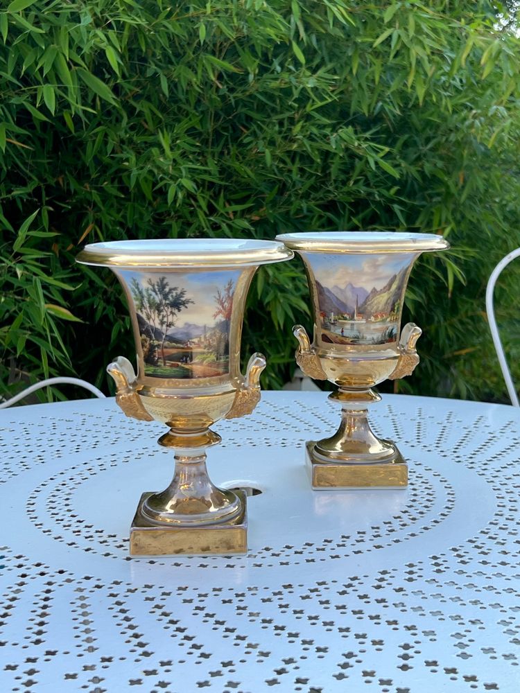 Pair of Medici vases, Paris porcelain, circa 1820