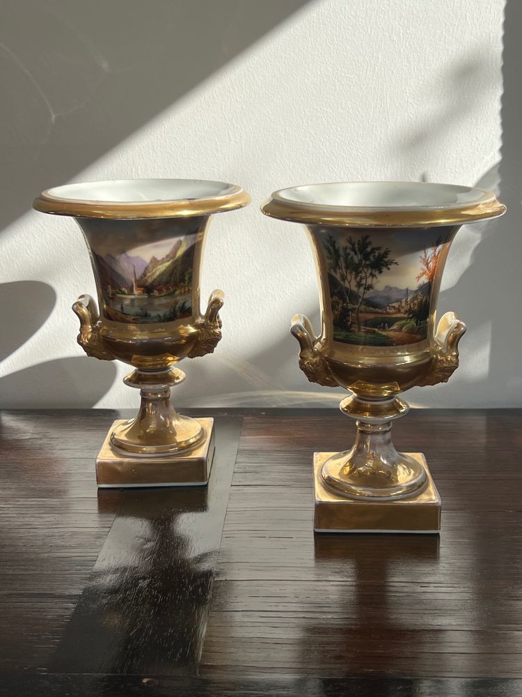 Pair of Medici vases, Paris porcelain, circa 1820
