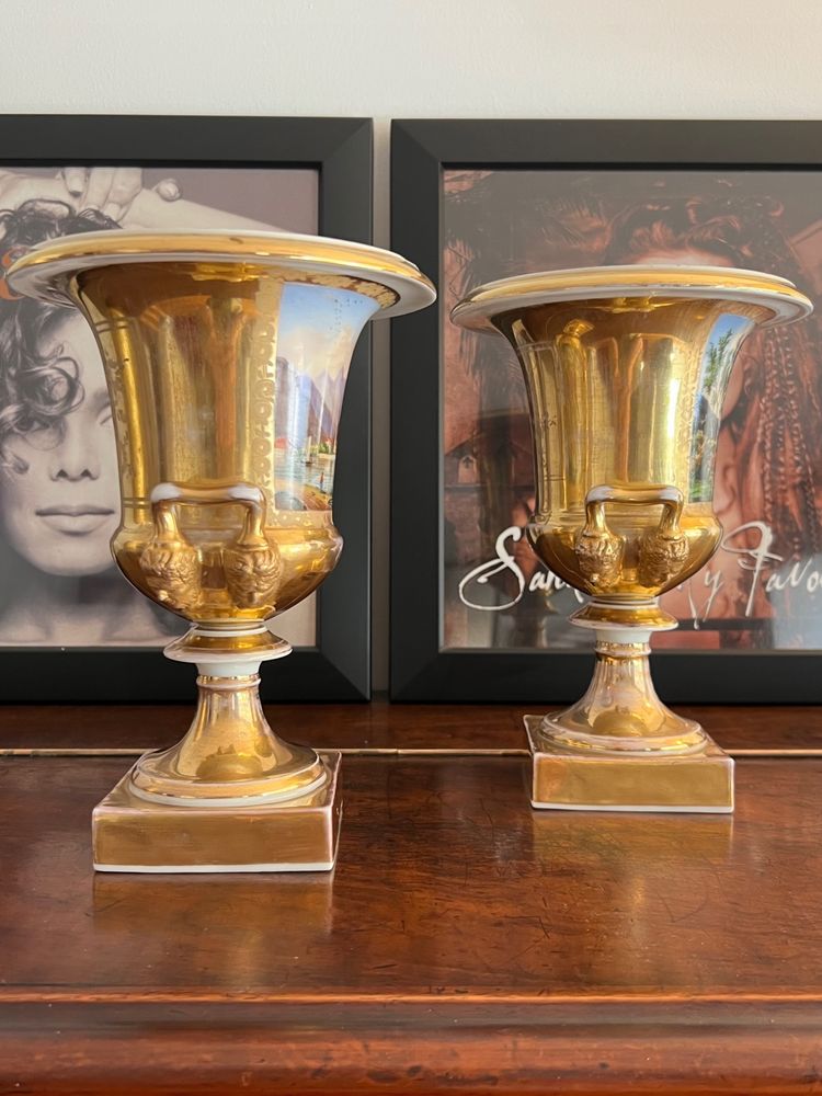 Pair of Medici vases, Paris porcelain, circa 1820