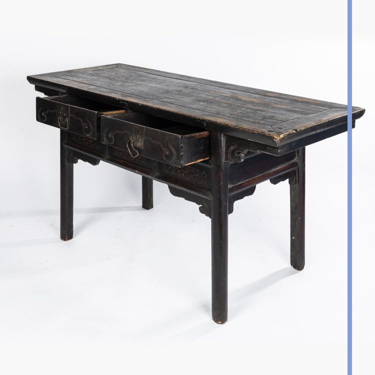 Chine, table console à deux tiroirs en bois sculpté, XIXe