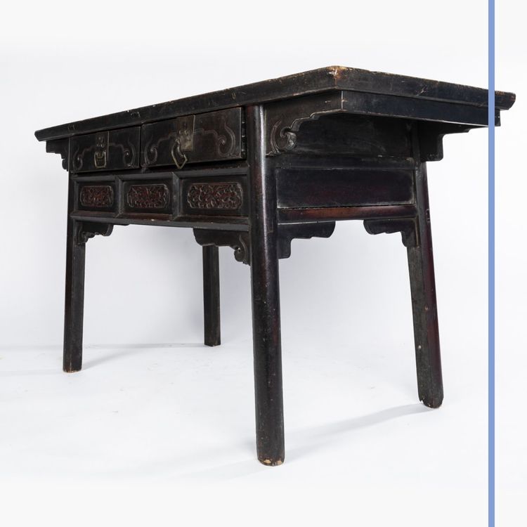 Chine, table console à deux tiroirs en bois sculpté, XIXe
