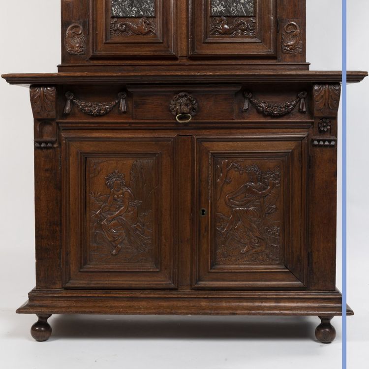 Zweiteiliges Neo-Renaissance Buffet aus geschnitztem Nussbaumholz mit Einschlüssen von Marmorplatten, 19.