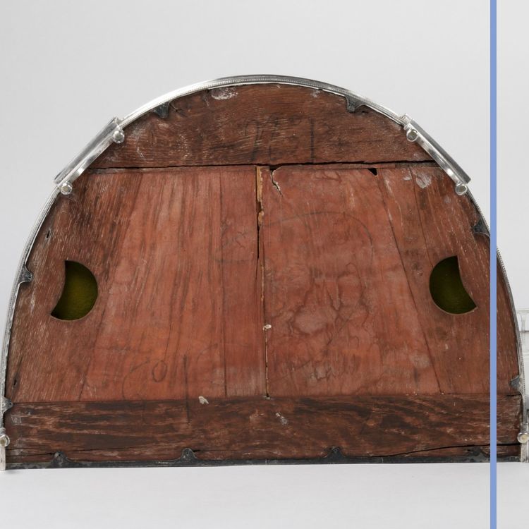 Surtout de table en cinq parties en bronze argenté, ciselé et gravé, fond de miroir, XIXe